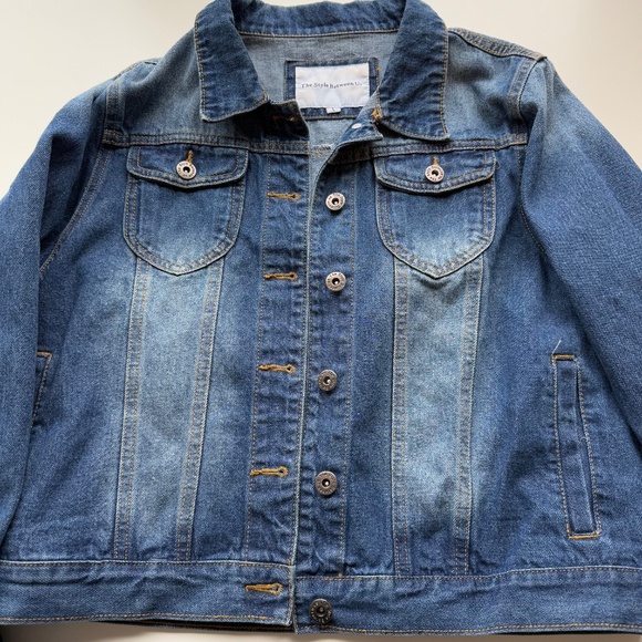 The Style Between Us Cropped Jean Jacket Size L - Picture 3 of 14